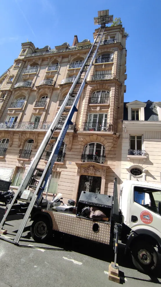 nacelle monte charge a versailles