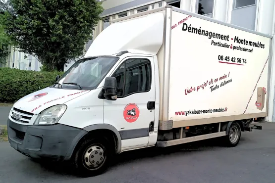 demenageur essonne photo du vehicule gare