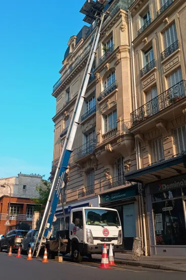 yaka louer monte meubles essonne vehicule devant immeuble